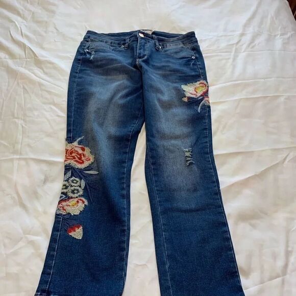 Royalty For Me  Embroidered Jean Capris #SJ23 - Picture 2 of 6